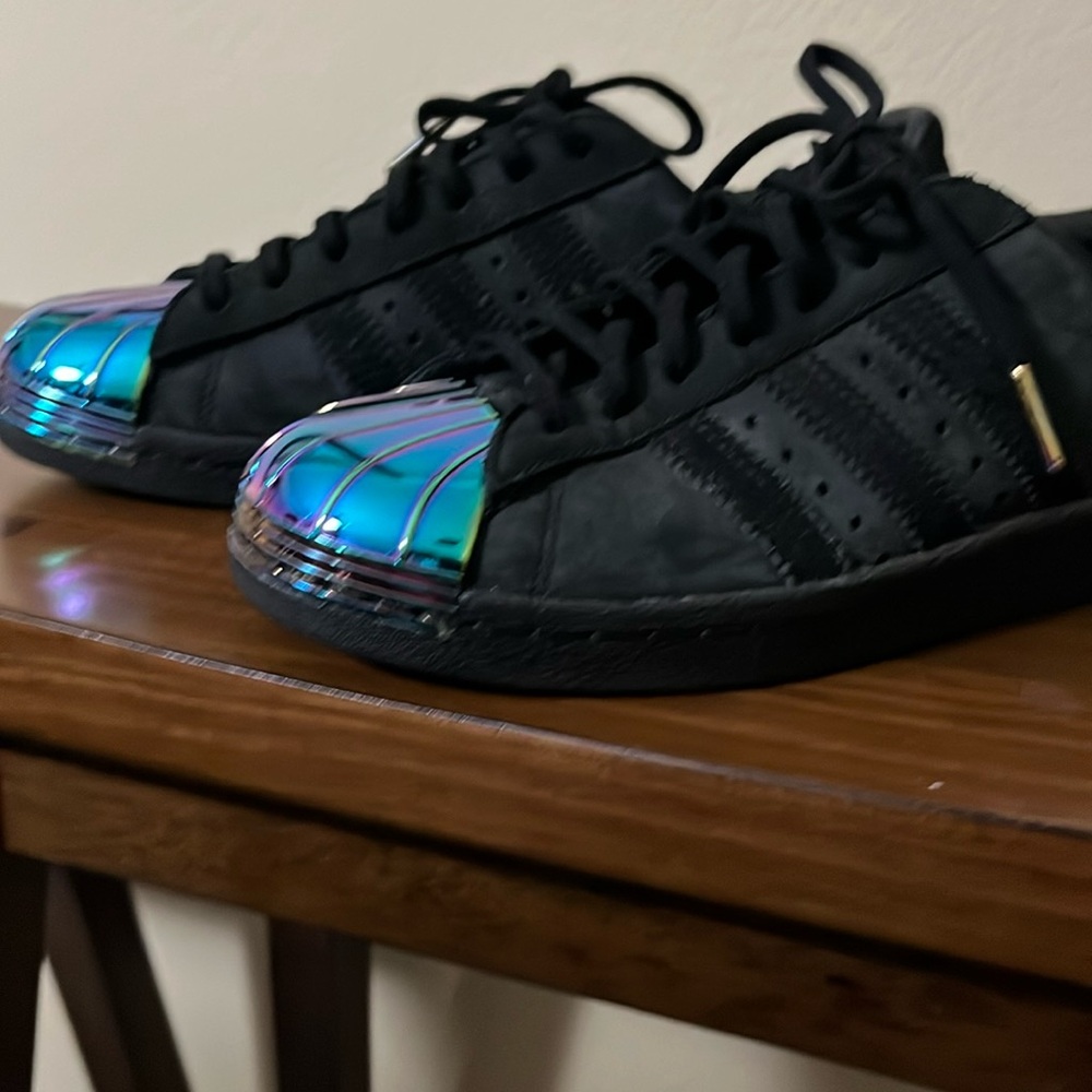 Rare Womens Adidas Superstar 80S Iridescent toe.
